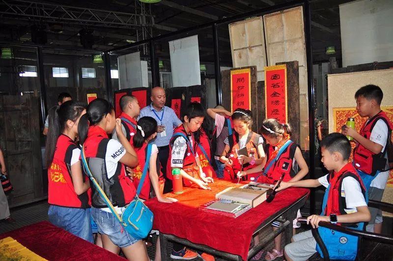 订婚仪式在酒店家里还用布置吗？